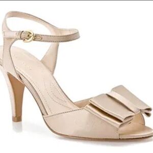 Women’s size 7.5 Tahari Champaign bow heels